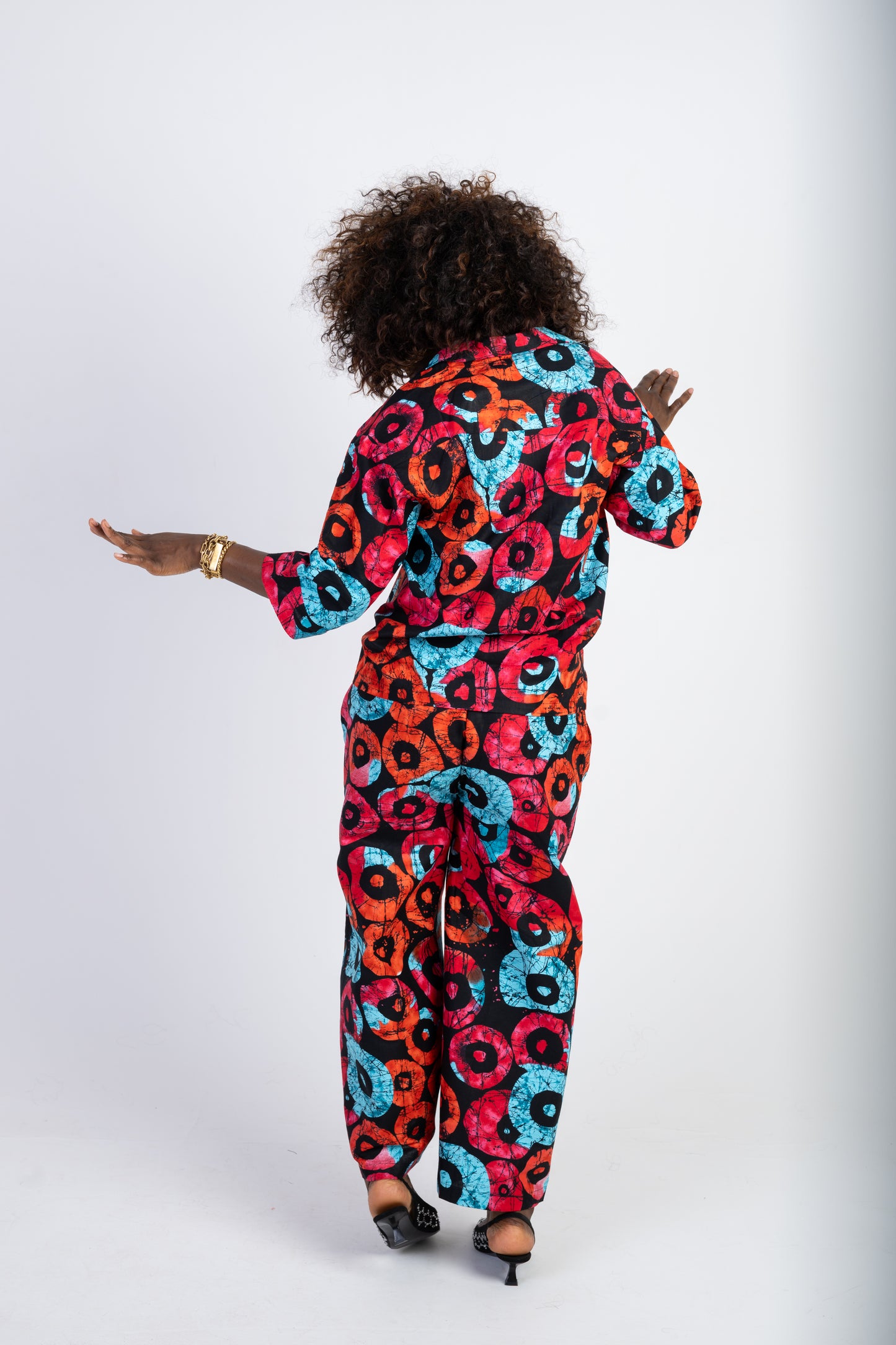 Vibrant Circle Print Two-Piece Set – Wide-Leg Trousers