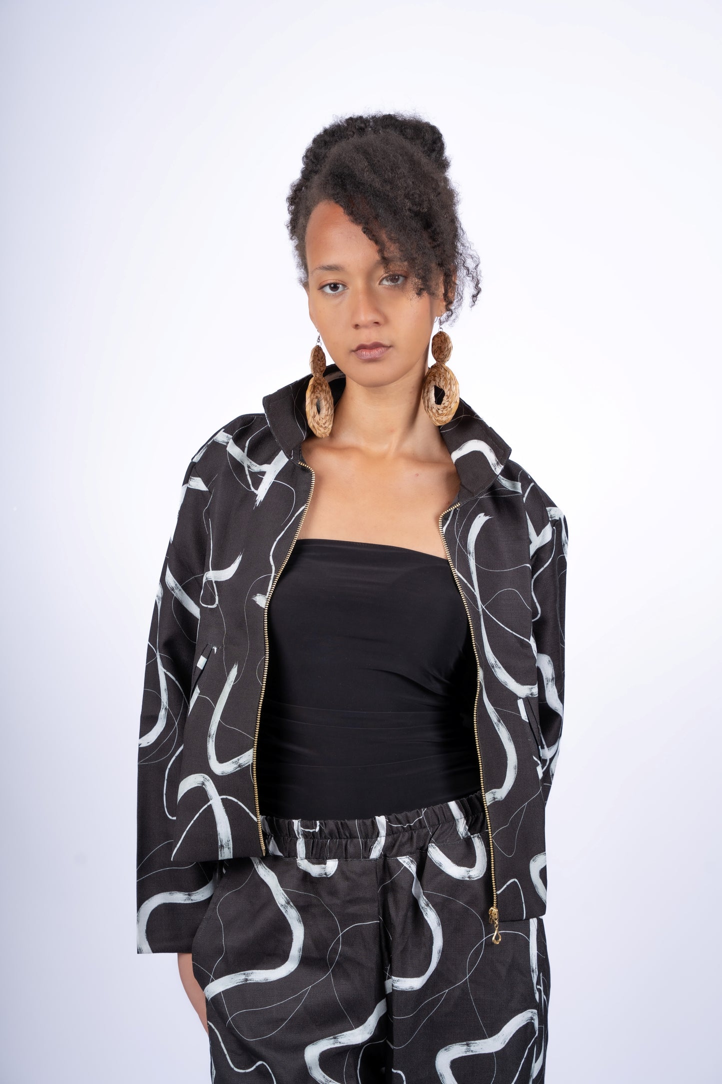 Monochrome Expression | Modern Tailored Set