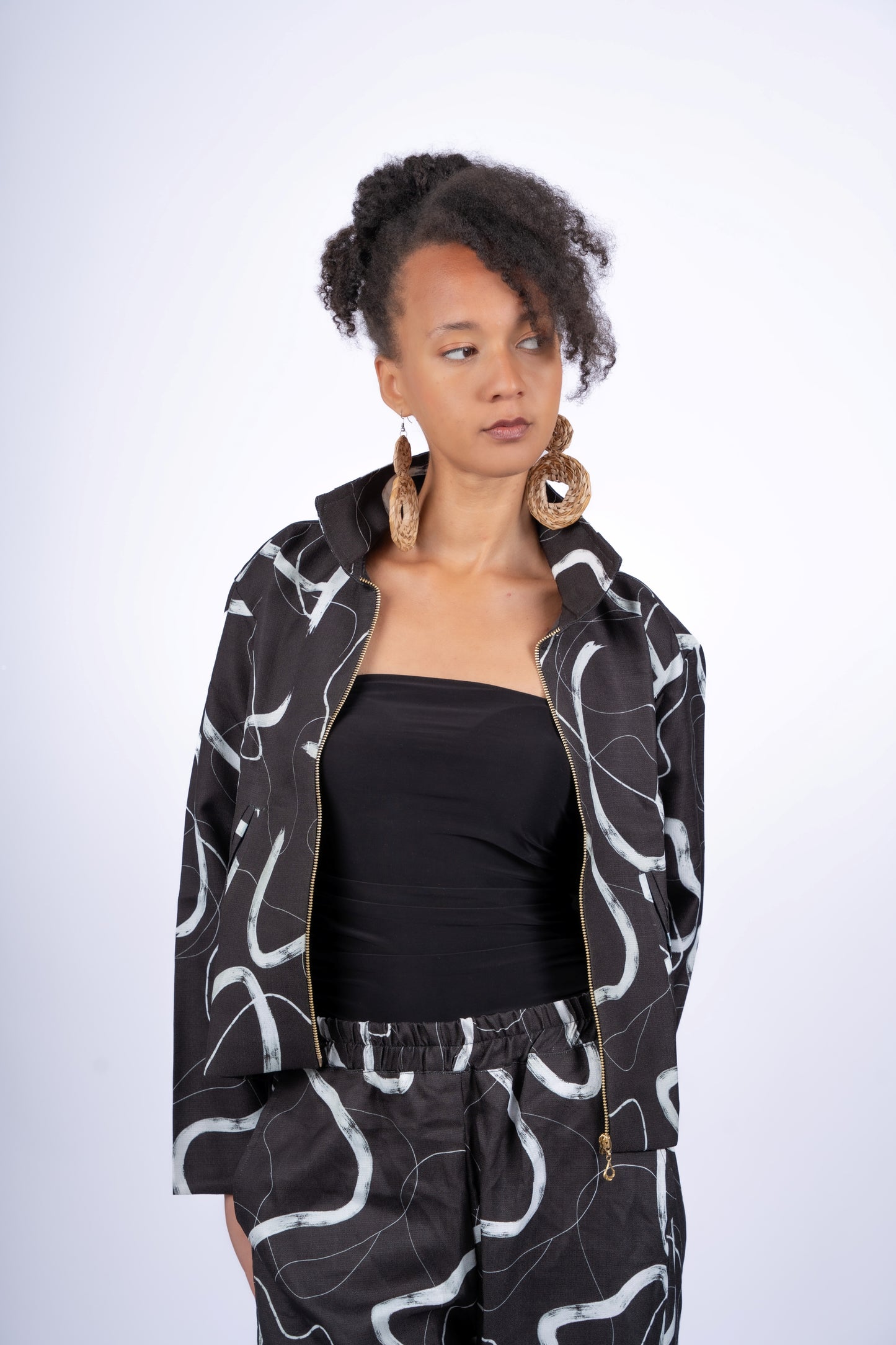 Monochrome Expression | Modern Tailored Set