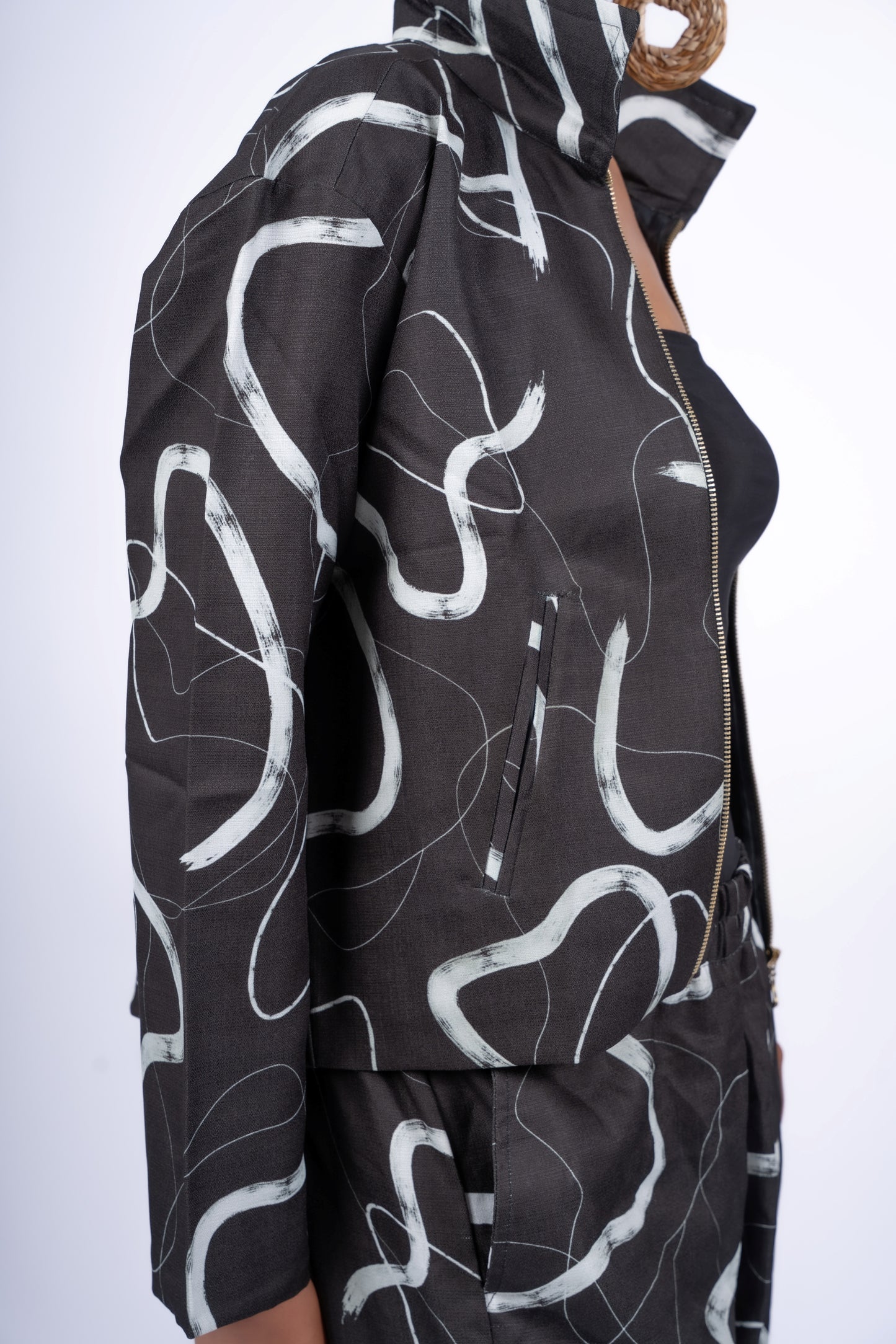 Monochrome Expression | Modern Tailored Set