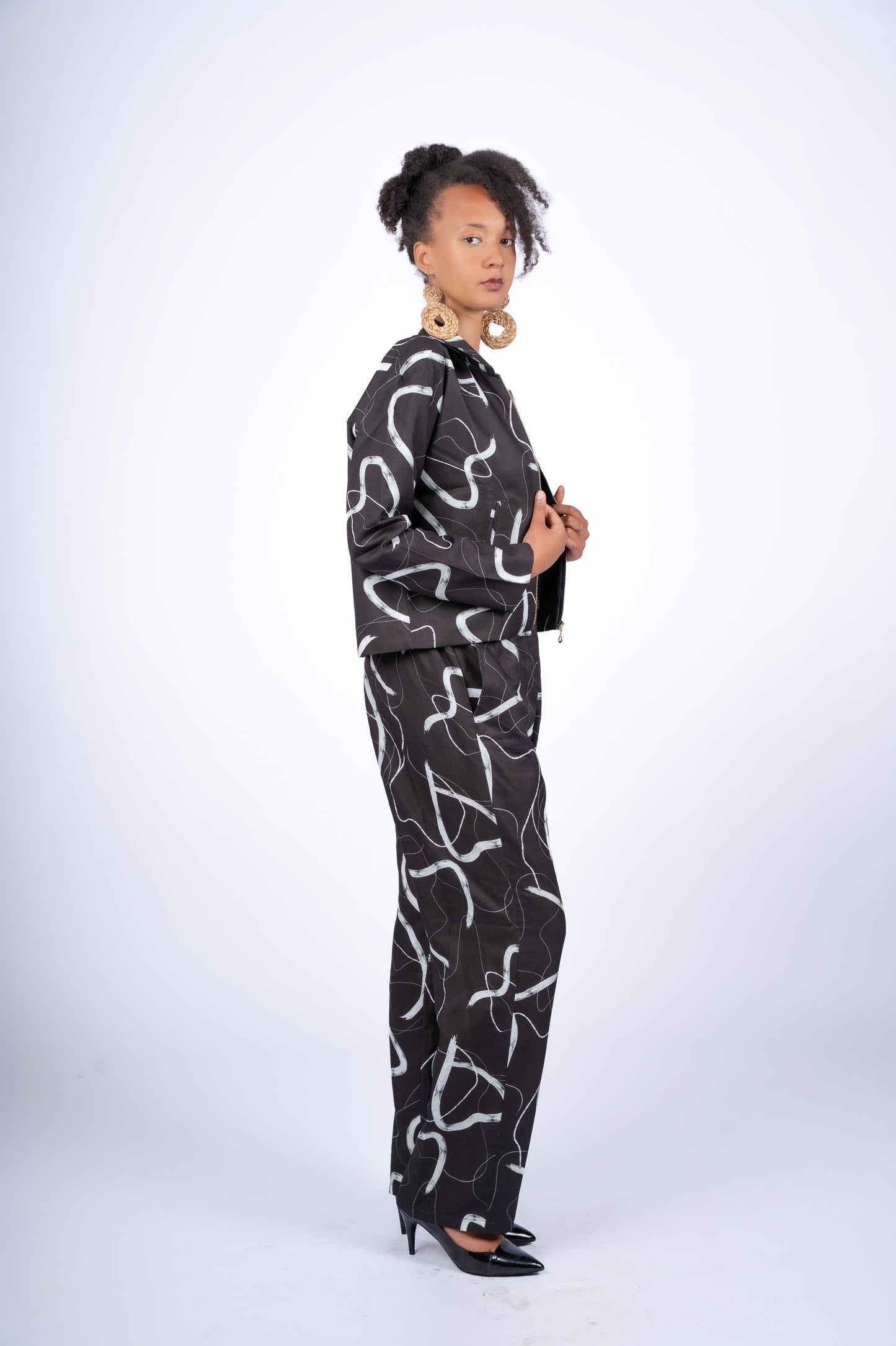 Monochrome Expression | Modern Tailored Set
