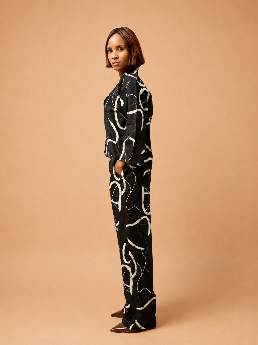Monochrome Expression | Modern Tailored Set